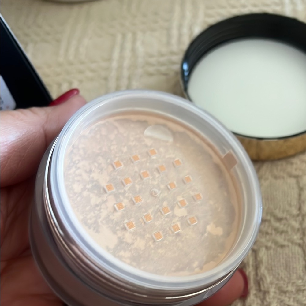 Laura Mercier Translucent Loose Setting Powder - Light Catcher